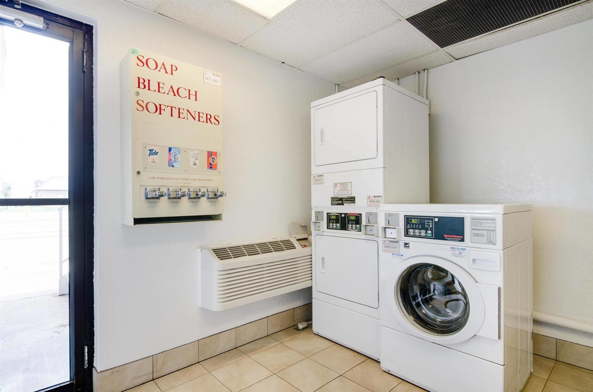 Motel 6-Salina, Ks Zewnętrze zdjęcie